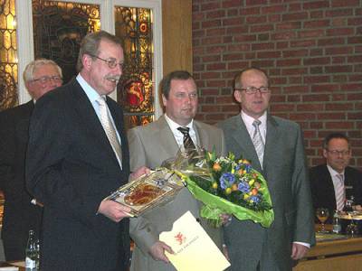 Neuer Ortsvorsteher fr Aschen: Zur Hlfte der Wahlperiode tauschen Hermann zur Mhlen und Wilhelm Paradiek das Amt des Ortsvorstehers fr Aschen wie zu Beginn der Wahlperiode verabredet.